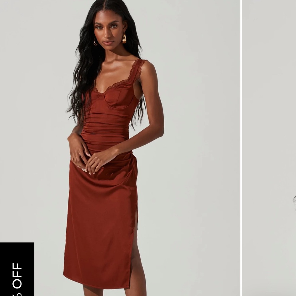 ASTR ALVA RUCHED LACE TRIM MIDI DRESS